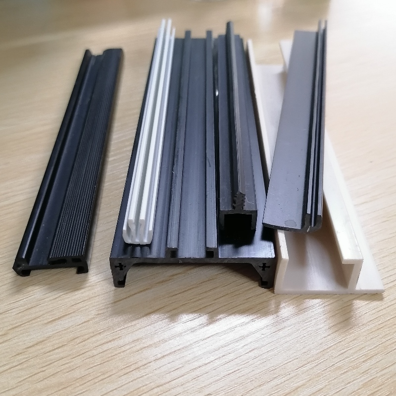 Custom Extrusion PVC Pultruded Profiles strippen plastic rechthoekige banden met PVC track