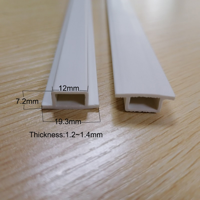 Aangepaste PVC strip PVC holle strip geperste kunststof strip voor bouwmateriaal